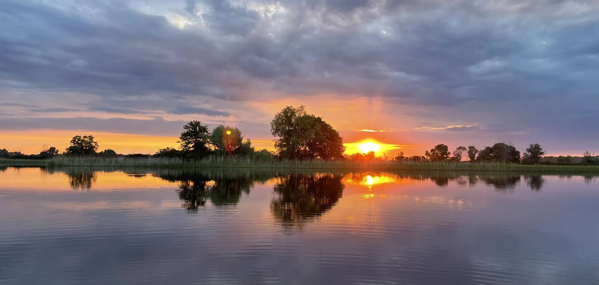 Menciptakan Kehangatan dan Harmoni dengan Sentuhan Alam dalam Ruang